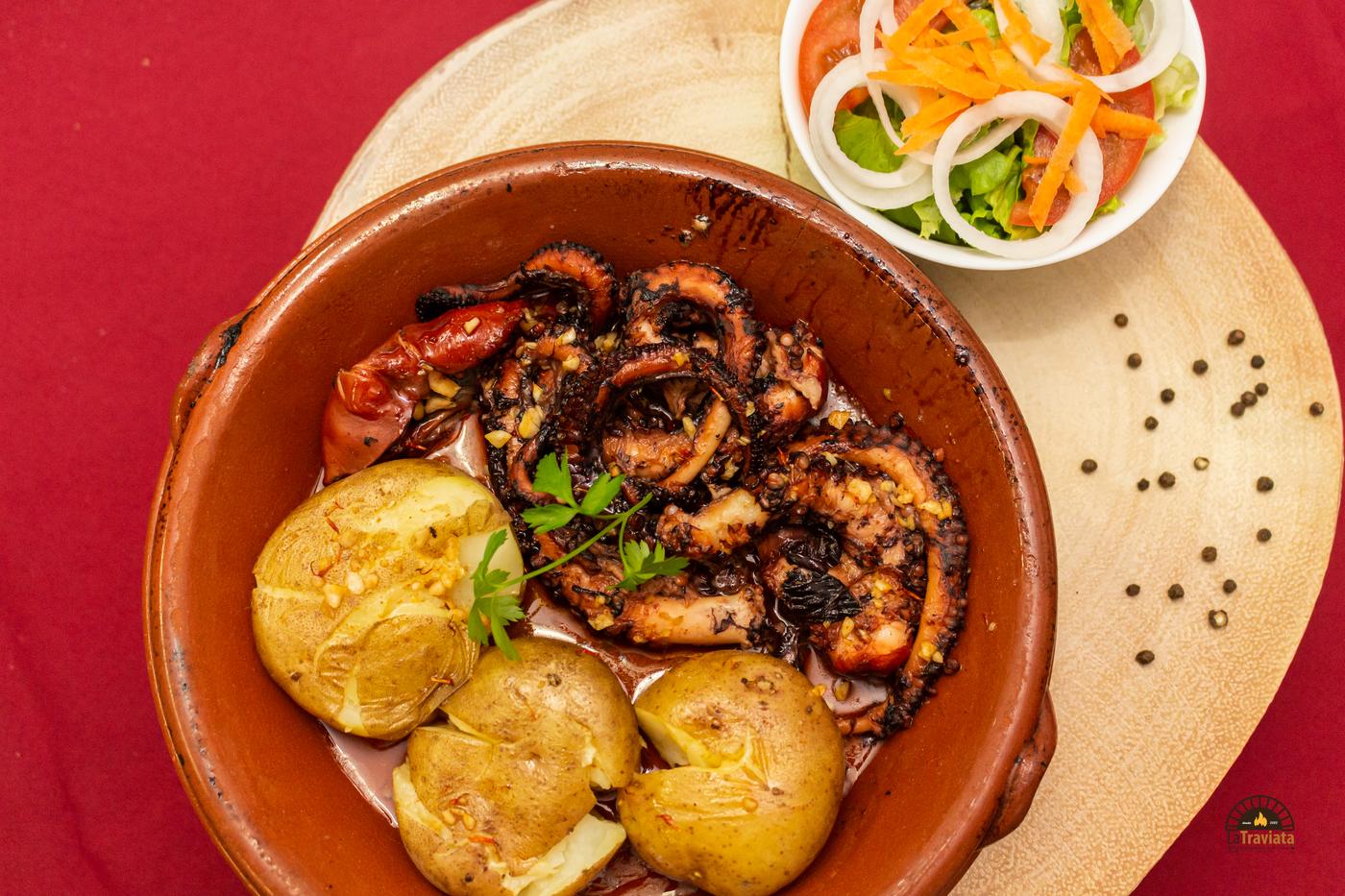 Polvo no forno com batatas
