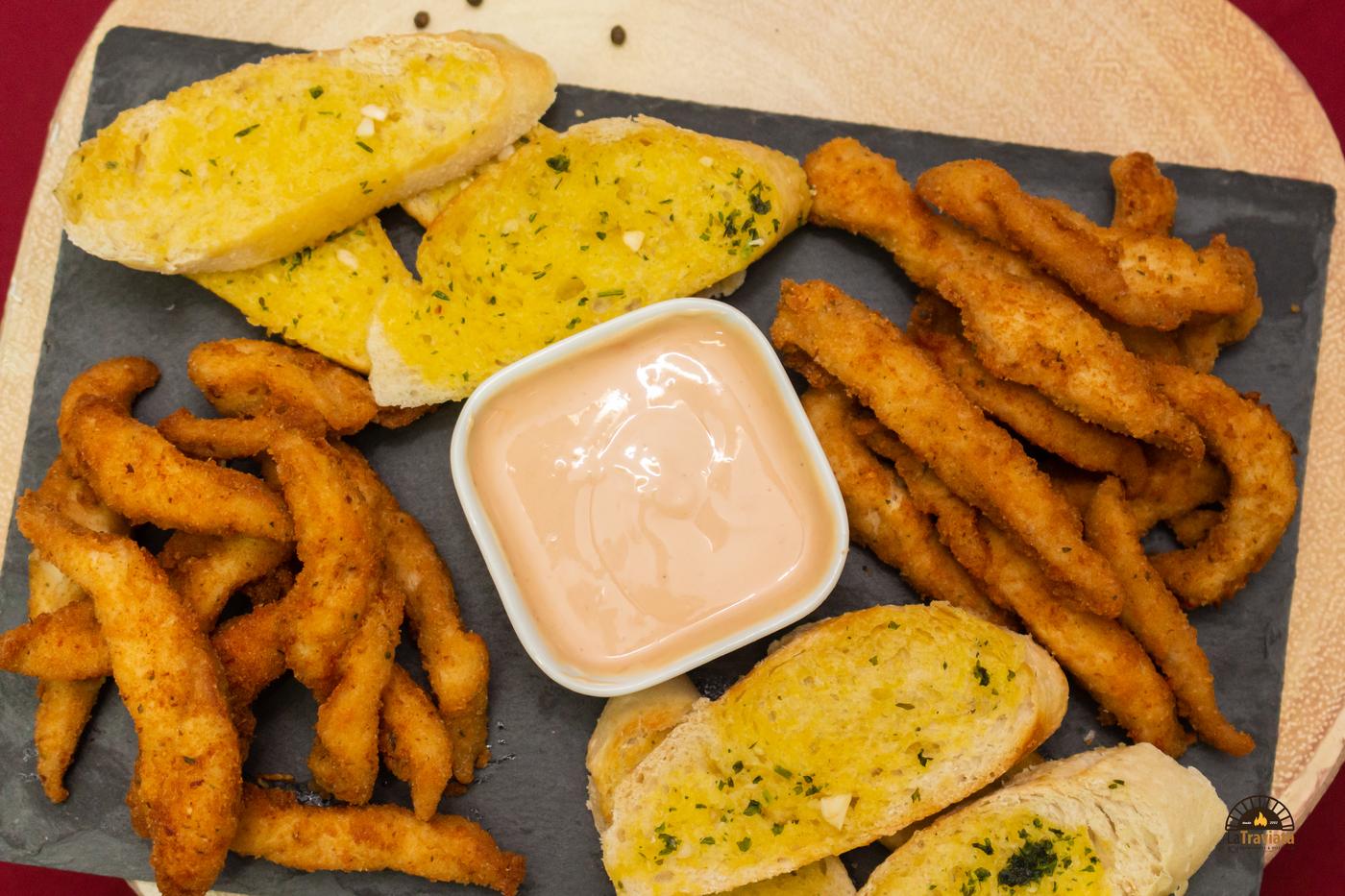 Iscas de frango panadas
