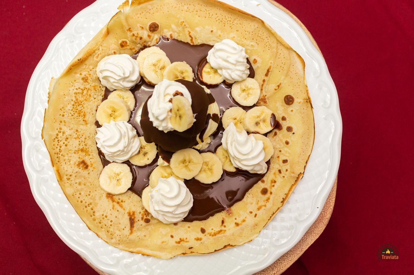Crepe com banana e chocolate