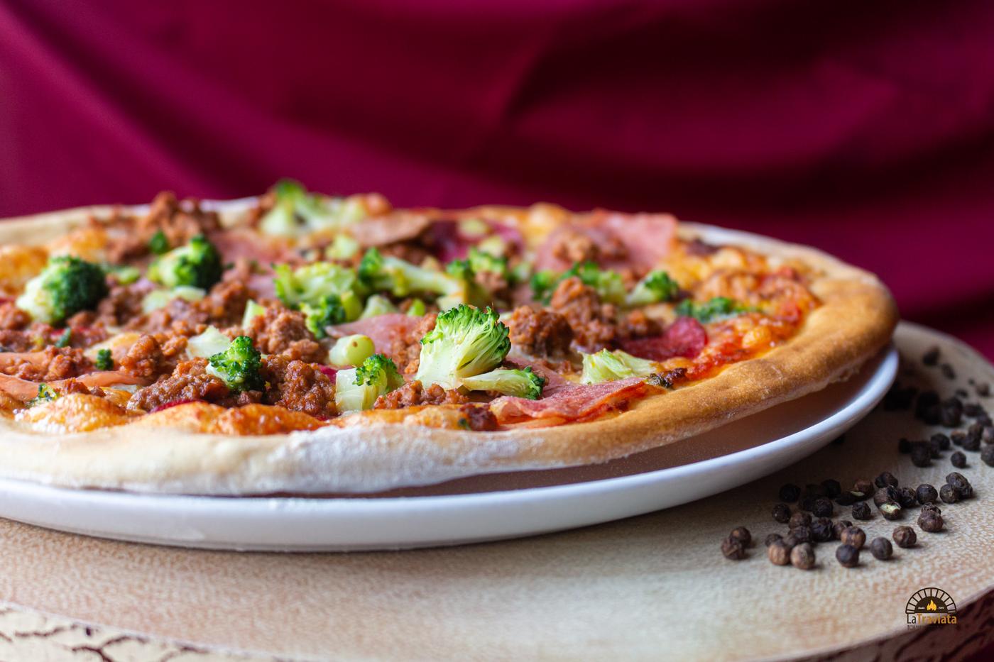 Pizza Carne e Brócolos
